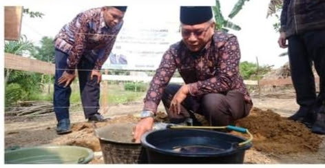 Ketua DPRD Kabupaten Muaro Jambi Aidi Hatta.S.Ag Menghadiri Acara Peletakan Batu Pertama Bedah Rumah