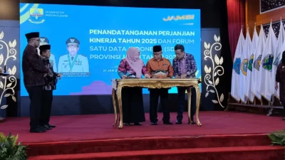 Disaksikan Al Haris: Kepala OPD Pemprov Jambi Tandatangani Perjanjian Kinerja 2025