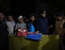 Tengah Malam, Wali Kota Padang Langsung Kunjungi Lokasi Musibah Kebakaran dan Korban Perahu Terbalik