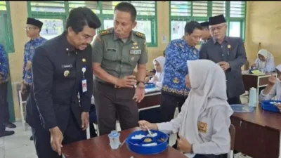 PJ Bupati Muaro Jambi dan Ketua DPRD Muaro Jambi Tinjau Program Presiden RI Makan Bergizi Gratis (MBG)