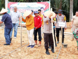 Wabup Bakhtiar Bersama Kapolres Batanghari Tanam Jagung Serentak 1 Juta Hektar di Seluruh Indonesia
