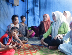 Ketua TP PKK Batanghari Zulva Fadhil Kunjungi Warga Desa Suka Ramai yang Terdampak Banjir