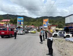 Personil Polres Solok Atasi Kemacetan Lalu Lintas pada Hari ke-5 Lebaran
