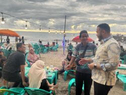Wali Kota Padang Fadly Amran Nikmati Libur Lebaran di Pantai Padang