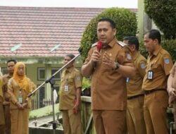 Hari Pertama Masuk Kerja, Bupati Syukur Apel di RSD Kol Abundjani