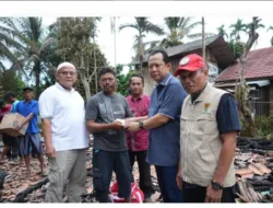 Bupati Muaro Jambi Bambang Bayu Suseno Tinjau Lokasi Kebakaran Rumah di Desa Sebapo