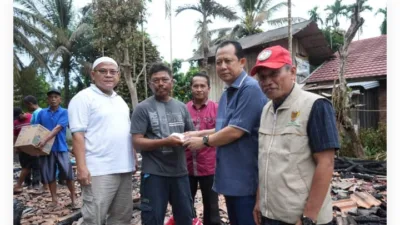 Bupati Muaro Jambi Bambang Bayu Suseno Tinjau Lokasi Kebakaran Rumah di Desa Sebapo