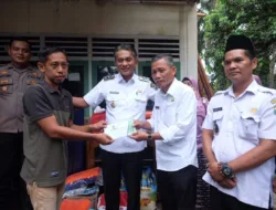 Wabup Junaidi Mahir Tinjau Rumah Warga Tertimpa Pohon: Pemkab Muaro Jambi Salurkan Bantuan Langsung ke Lokasi