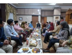 Wakil Bupati Muaro Jambi, Junaidi H. Mahir, didampingi Sekretaris Daerah  Budhi Hartono, Sambut Kunjungan Kepala Badan Pemeriksa Keuangan (BPK) RI Perwakilan Provinsi Jambi