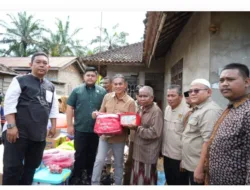Wakil Bupati Junaidi Mahir Salurkan Bantuan Korban Kebakaran di Desa Tanjung Katung