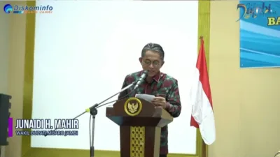 Wakil Bupati Muaro Jambi, Junaidi Mahir, membuka pelatihan Pengelolaan Badan Usaha Milik Desa