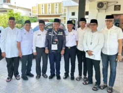 Kepala BPKAD Turut Melepas Keberangkatan Haji Sekda Muaro Jambi Bhudi Hartono Tahun 2025