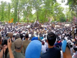 INFO UPDATE: 2500 Massa Aksi Demo Honorer , Geruduk Kantor Gubernur Dan DPRD Jambi (19 Mei 2025)