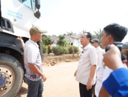 Bupati BBS Tinjau Jalan Rusak di Sungai Gelam, Soroti Rambu Tonase dan Lampu PJU Bermasalah