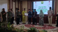 Wakil Bupati Serahkan Bonus Kafilah MTQ, Target Juara Umum Saat Jadi Tuan Rumah 2025