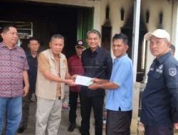 Wakil Bupati Muaro Jambi Tinjau Lokasi Kebakaran di Danau Lamo, Serahkan Bantuan untuk Korban