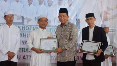 Bupati Muaro Jambi Hadiri Khatmil Qur’an dan Kelulusan Santri Daarul At-Tauhid: Dorong Semangat Generasi Emas 2045