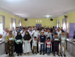 Wabup Junaidi Mahir Salurkan Dana ZIS untuk Anak Yatim dan Resmikan Program Bedah Rumah di Maro Sebo