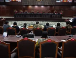 Teror Sunyi Jelang Sidang MK: Mahasiswa Penggugat UU TNI Diteror, Kampus Disusupi, Keluarga Dibayangi