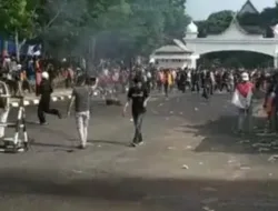 News Today :Demo di DPRD Jambi Berujung Ricuh, Gedung Rusak, Mobil Dinas Dibakar