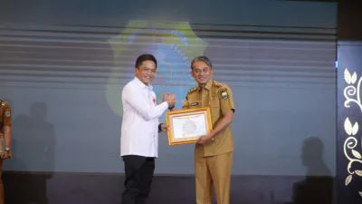 Wakil Bupati Muaro Jambi Terima Sertifikat TTIS/CSIRT: Perkuat Ketahanan Digital Daerah