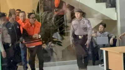 Wamenaker Immanuel Ebenezer Resmi Tersangka, Muncul Pakai Rompi Oranye KPK