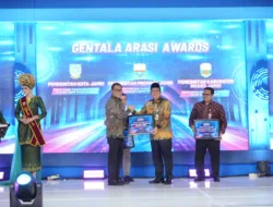 Bupati Bambang Bayu Suseno Sabet Penghargaan ETPD Terbaik pada Gentala Arasi Award 2025
