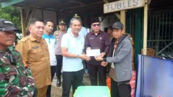 Wabup Muaro Jambi Salurkan Bansos untuk Korban Kebakaran di Desa Solok
