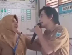 Viral: Kepsek dan Guru Karaoke Pakai Smart TV Bantuan Negara saat Jam Belajar