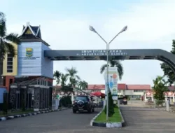 Kisruh Pengadaan Seragam SMA Titian Teras: Wali Murid dan Aktivis Soroti Dugaan Korupsi