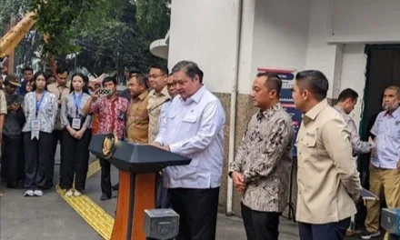 Penyaluran BLTS Kesra di Kantor Pos Cikini, Jakarta. (Foto: Dok. Kemenko Perekonomian)