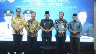 Photo Peluncuran Aplikasi MEKO CABI Inovasi Adminduk Capil Oleh Bupati Muaro Jambi dan Dirjen Dukcapil di Ballroom Shang Ratu Jambi ( Dok : Diskominfo)