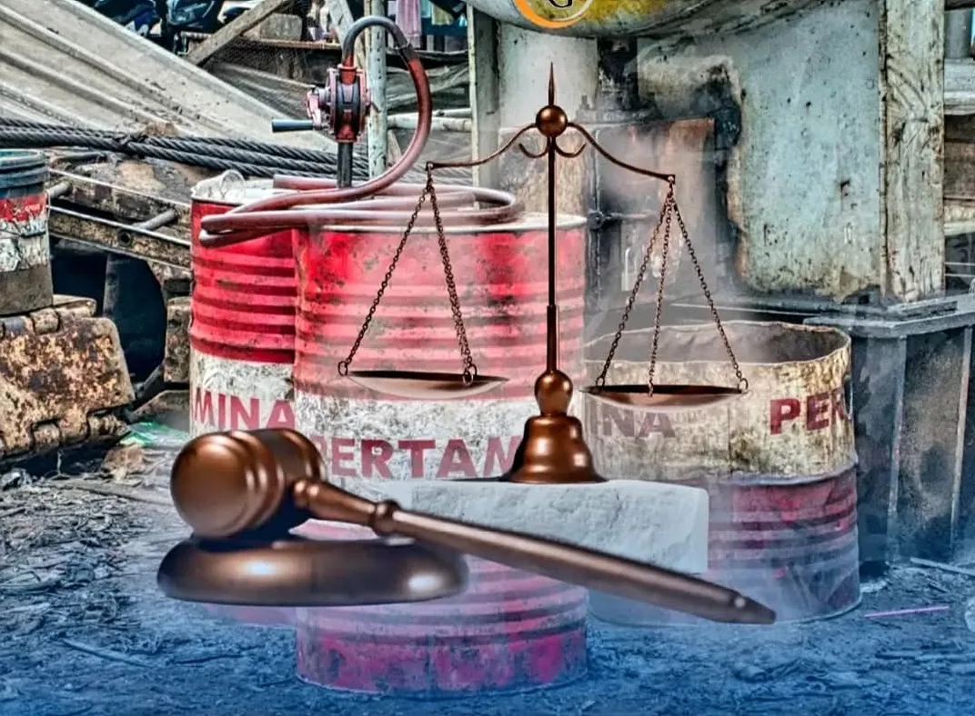 Ilustrasi Photo Drum Minyak Pertamina dan Palu Hakim ( Dok : Photo Ilustrasi)
