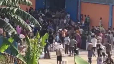Video Suasana di sekitar Gudang Bulog Sarudik setelah insiden perobohan gerbang. (Tangkapan Layar /ist)