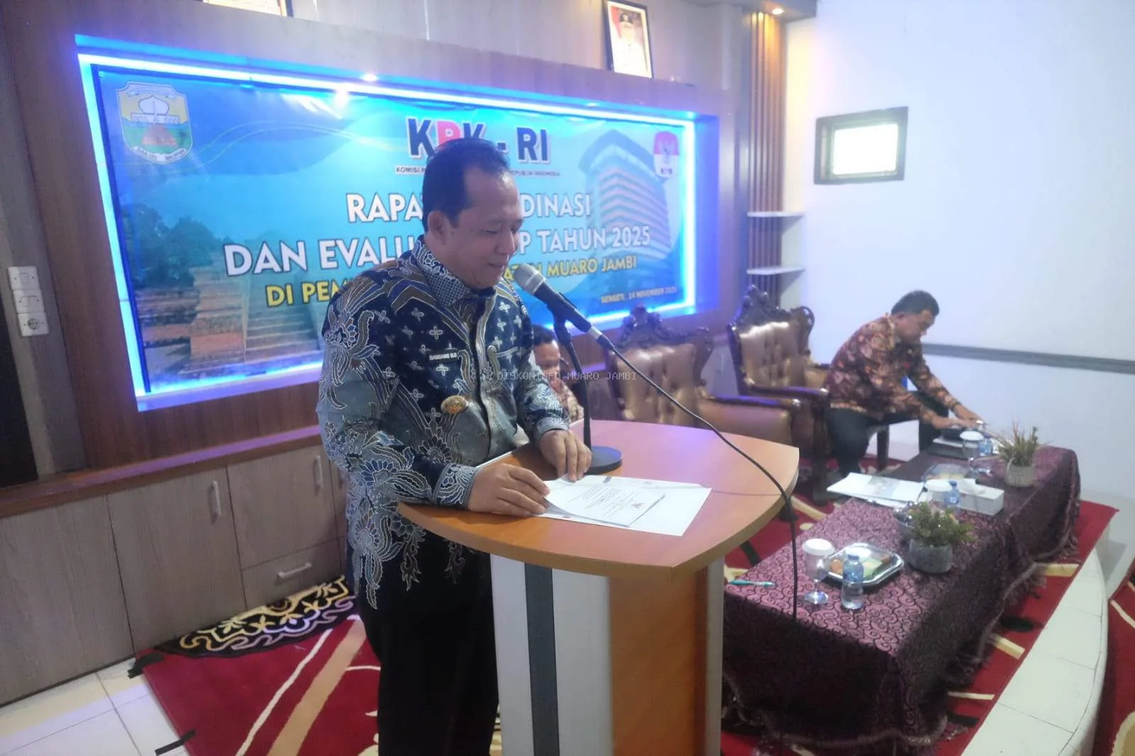 Photo Bupati Dr.BBS saat pembukaan rapat Evaluasi MCSP di Ruang Titian Galing Kato Sepakat. (Foto: Diskominfo)