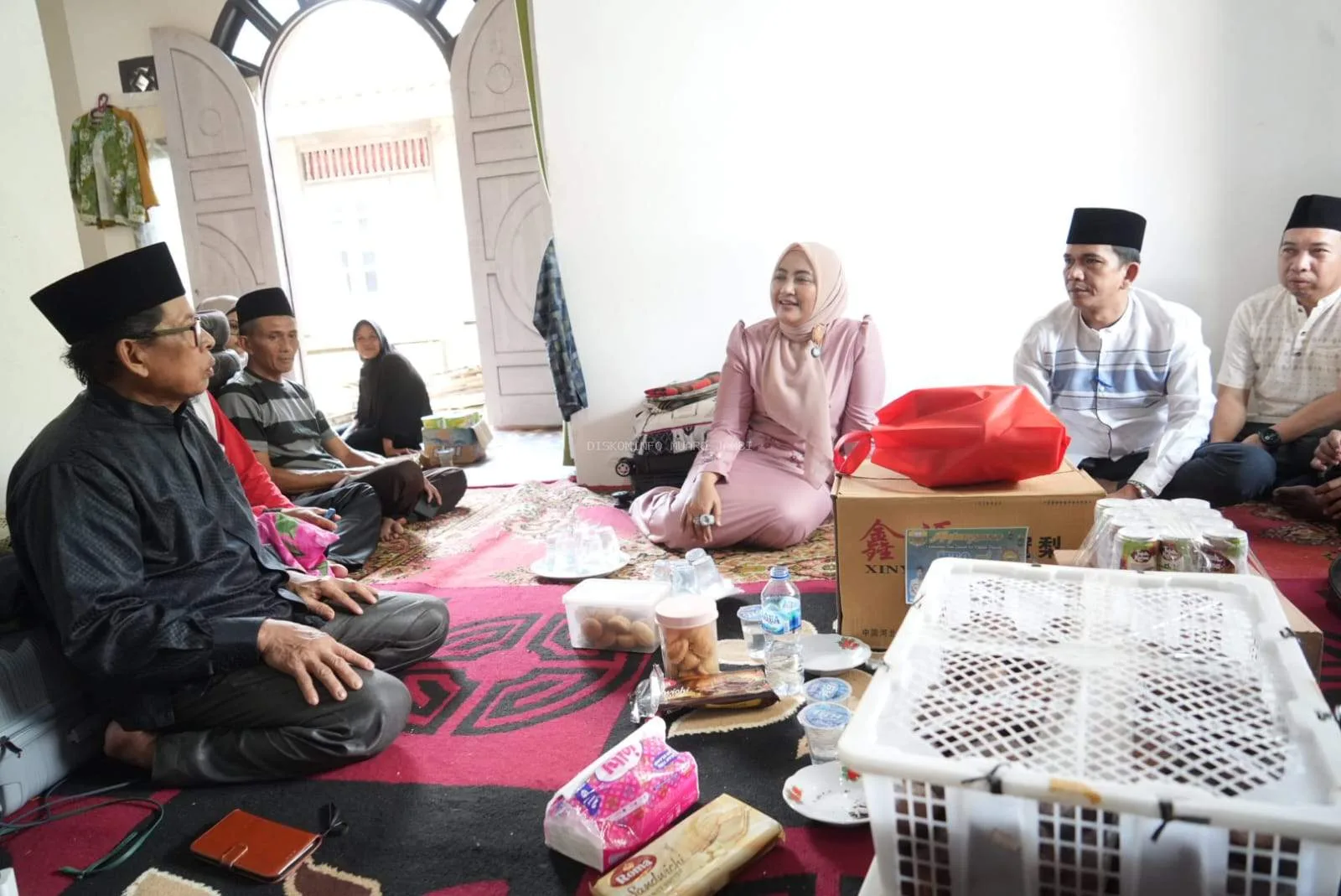 Ketua TP-PKK Ririn Novianty memantau kondisi pemondokan kafilah MTQ ke-54, ( Photo Dok: Diskominfo)