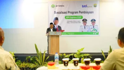 Photo Sekda Muaro Jambi H.Budhi Hartono Saat membuka Acara Sosialisasi FLPP yang digelar oleh BP Tapera. Kegiatan berlangsung di Rumah Kito Hotel & Resort, Kota Jambi ( Photo Dok Diskominfo )