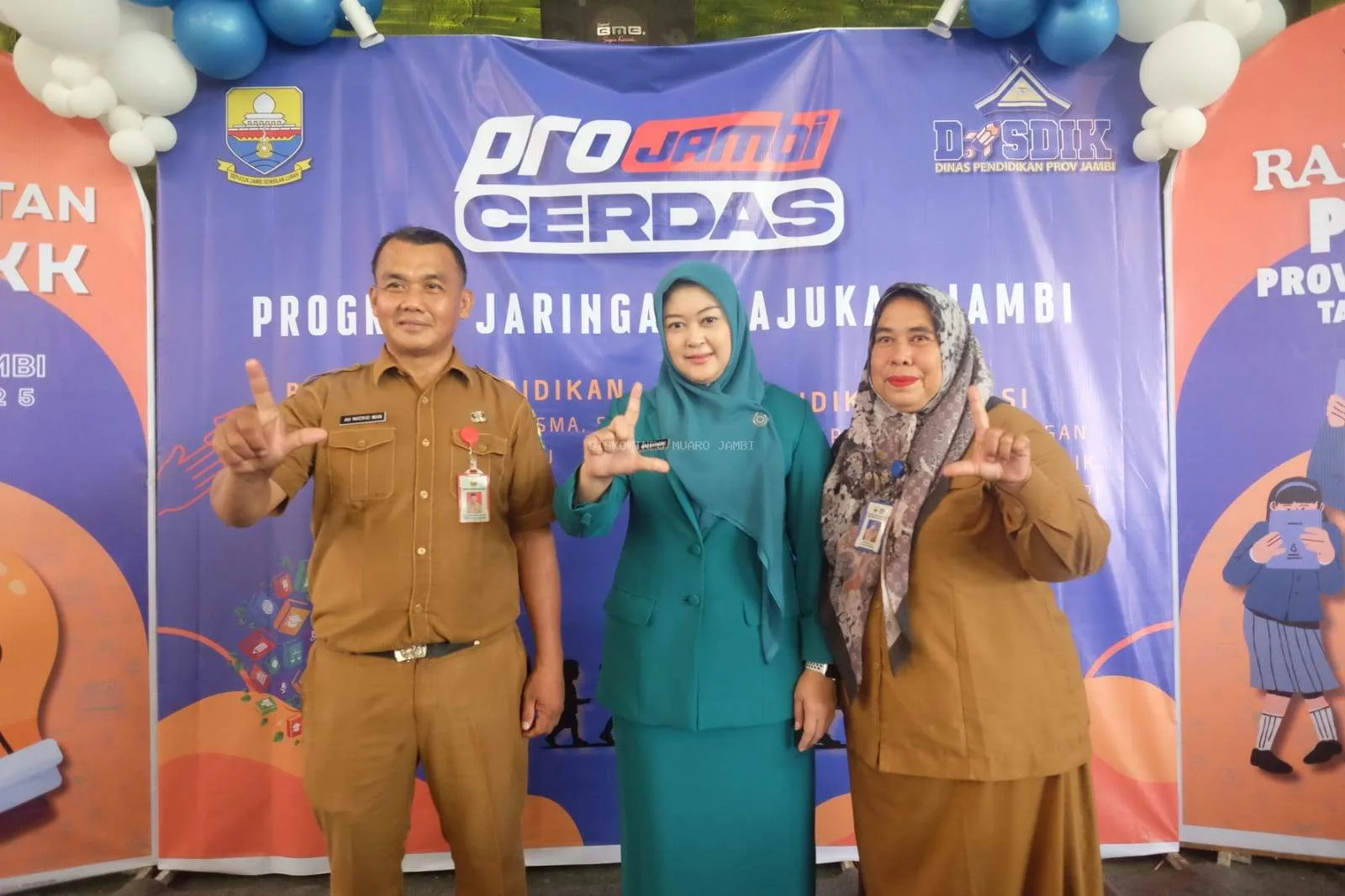 Photo Novi Astrianti Wakil Ketua TP PKK Muaro Jambi Menghadiri Peringatan Hari Kesatuan Gerak (HKG) PKK ke-53 tingkat Provinsi Jambi yang digelar di EV-Garden, ( Photo Dok Diskominfo ).