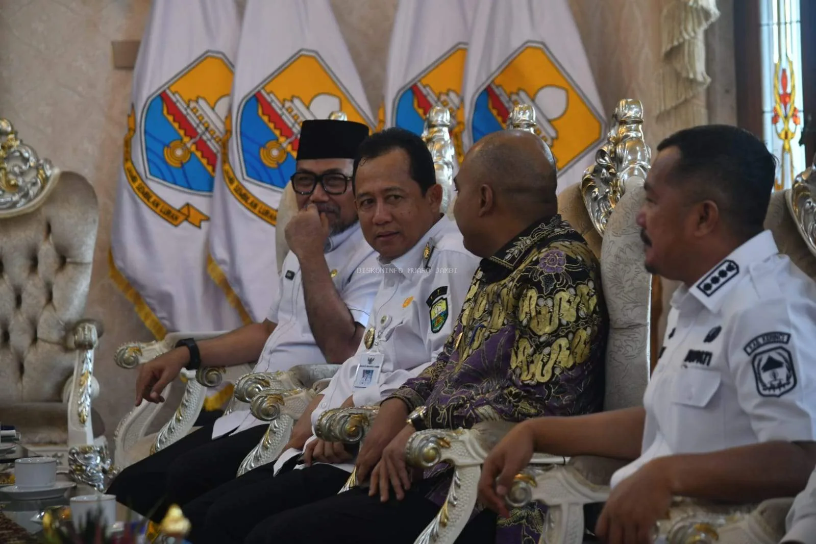 Foto: Bupati Muaro Jambi, Dr. Bambang Bayu Suseno, hadir pada Rakor SPI 2024 yang digelar KPK di Auditorium Rumah Dinas Gubernur Jambi.. ( Photo Dok Diskominfo )