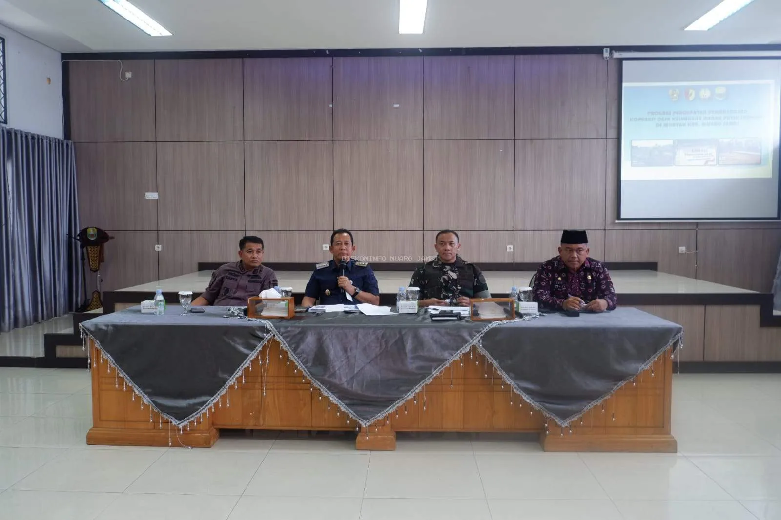 Rapat konsolidasi Satgas Koperasi Merah Putih di Ruang Ridan, Kantor Bupati Muaro Jambi. ( Photo Dok Diskominfo )
