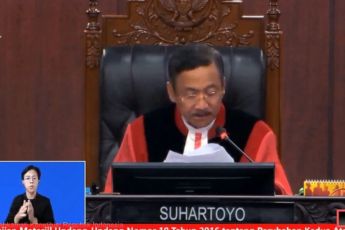 Photo Sidang Putusan Mahkamah Konsitusi (MA) pada Sidang pembacaan putusan MK tentang UU Polri di Gedung Mahkamah Konstitusi,Jakarta ( Photo Tangkapan Layar Redaksi)