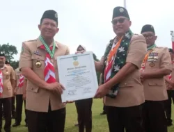 Bupati Muaro Jambi BBS Terima Penghargaan Tokoh Perintis Utama pada Peringatan Hari Pramuka ke-64