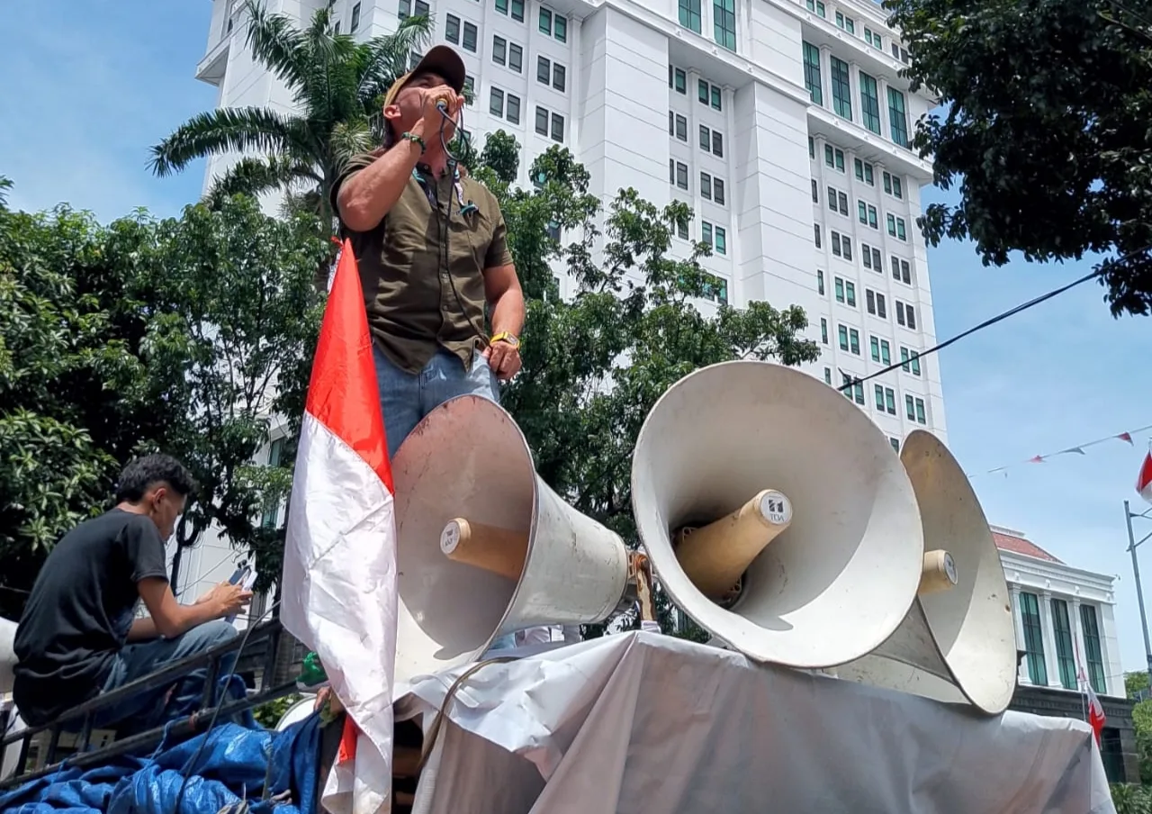 Photo Aksi Puluhan Demontran GERAM Jambi Geruduk Kementerian Keuangan RI saat Menyampaikan Dugaan Korupsi Pajak dan IUP Batu Bara di Jambi ( Photo Dok Redaksi)