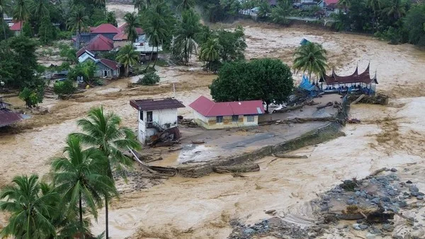 Suasana Banjir yang melanda Sumatra Aceh,Sumut dan Sumbar serta longsor di beberapa wilayah ( Vidio tangkapan layar)