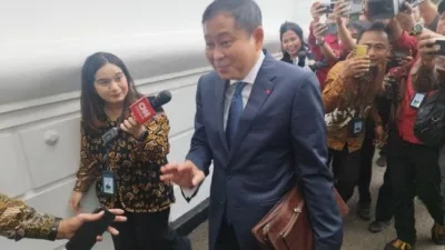 Photo Mantan Menhub RI Ignasius Jonan Saat berada di Istana Negara Usai Pertemuan dengan Seskab Teddy ( dok: Redaksi/Ist)