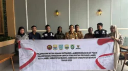 Pelepasan Mitra Binaan Satgaswil Jambi Densus 88: Bupati Bambang Bayu Lepas Jamaah Umroh 2025