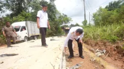 Bupati Muaro Jambi Tinjau Proyek Jalan Rigit Beton: Tekankan Mutu agar Dampak Ekonomi Maksimal