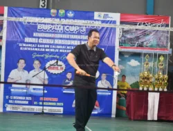 Bupati Muaro Jambi Resmikan Badminton Bupati Cup III, Dorong Sportivitas dan Soliditas Insan Pendidikan