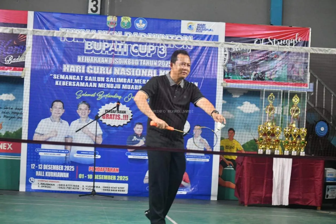 Turnamen Badminton Bupati Cup III Kejuaraan Dinas Pendidikan dan Kebudayaan (Disdikbud) Kabupaten Muaro Jambi Tahun 2025 oleh Bupati Muaro Jambi, ( Photo Dok Diskominfo).