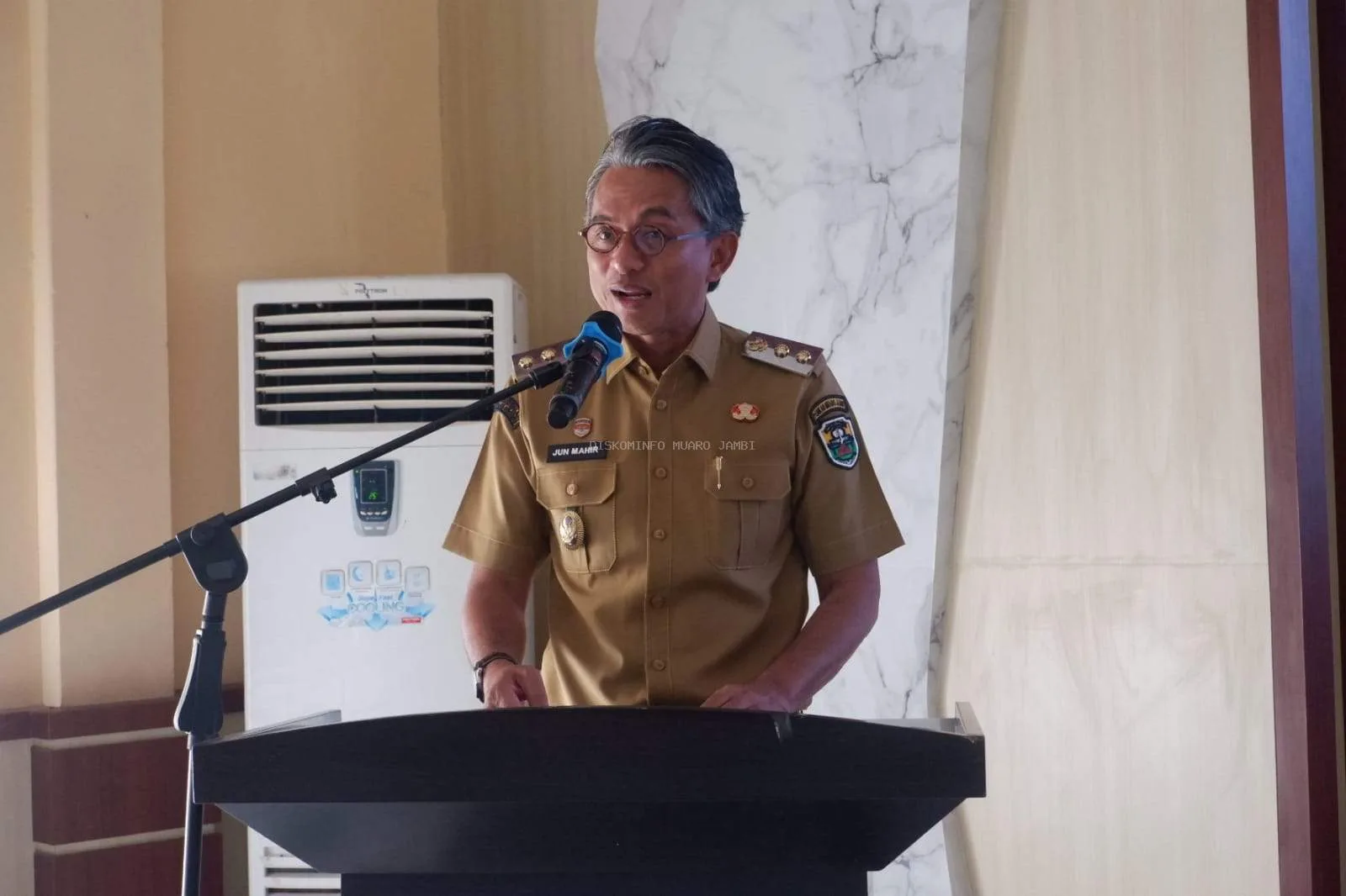 Wakil Bupati Junaidi Mahir saat membuka Acara Rakor TKPKD Kabupaten Muaro Tahun 2025 ( Dok Diskominfo )